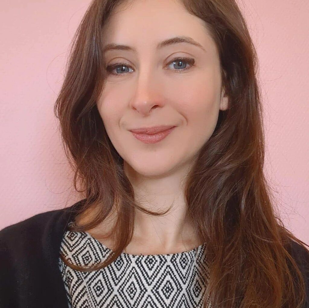 Élise Connan m'a confié la gestion du contenu de son site Internet et d'animation de ses réseaux sociaux.